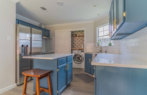 Frisco House | Elegant Mid Century Modern Retreat with King Beds & Kitchen