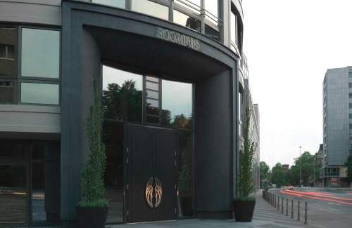 Gutleutviertel Hotel | Discover Roomers Frankfurt: Pet-Friendly Spa Retreat