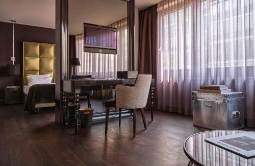 Gutleutviertel Hotel | Discover Roomers Frankfurt: Pet-Friendly Spa Retreat