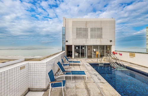 Pompeia Apartment | Relaxing Oceanfront Escape at Roomo Santos - Rated 9/10