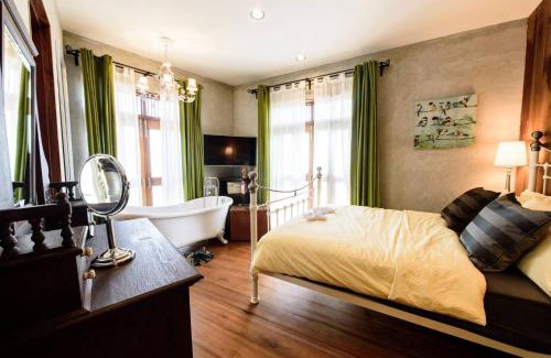 Amphawa Resort | Discover RoomQuest Rimrabeang: Family-Friendly Getaway