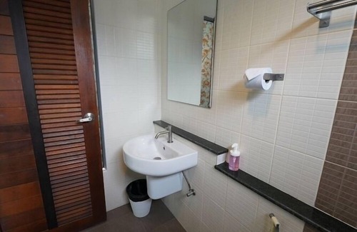 Tha Sala Hotel | Budget-Friendly Stay at RoomQuest Tha Sala with Breakfast