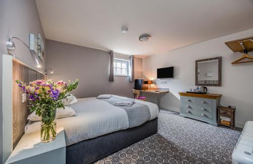 Waterlooville Hotel | Cozy Retreat at rooms@73 with Breakfast & Family-Friendly Perks