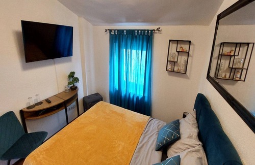 Cres House | Inviting Rooms Argo: Family-Friendly with Kitchen & Breakfast