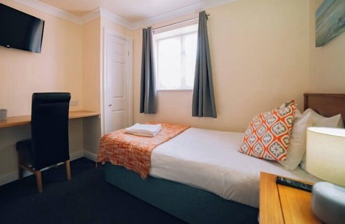Atherstone Hotel | Rooms At 95 Long Street