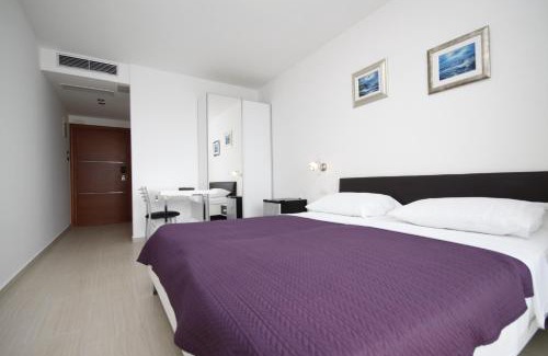 Rtina House | Cozy Rooms by the Sea in Rtina - Family & Pet Friendly