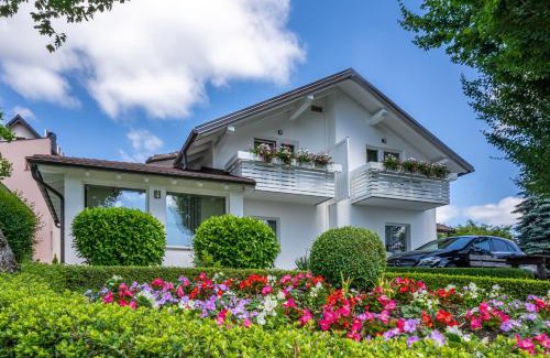 Catrnja Bed & Breakfast | Relaxing Rooms at Degenija Annex with Ocean View Amenities