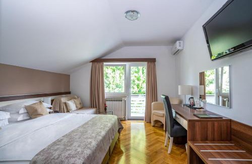 Catrnja Bed & Breakfast | Relaxing Rooms at Degenija Annex with Ocean View Amenities