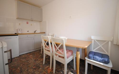 Cove Rogacic House | Comfortable Rooms Dilk - Family-Friendly with Kitchenette