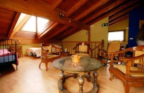 Villanueva de Carazo House | Comfortable Rooms for Rent in Inviting House with Pool