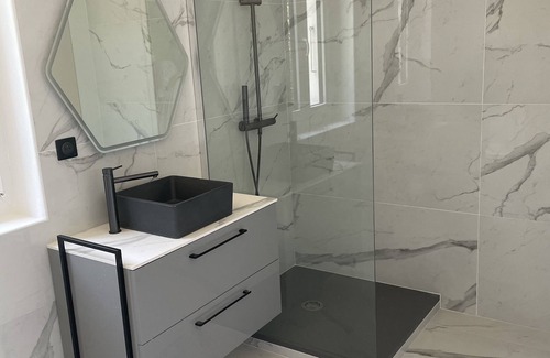 Guitera-les-Baines Bed & Breakfast | Guest Rated 10/10: Comfortable Rooms in Guitera Baths