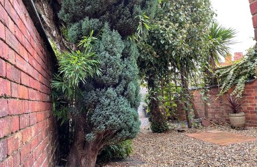Wolverton Bed & Breakfast | Budget-Friendly Rooms in a Victorian House, Milton Keynes