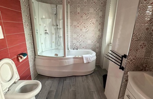 Portici House | Rooms in apartment a stone's throw from the sea