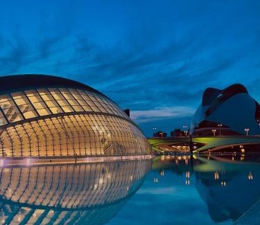 Montolivet House | Stay in Valencia: Prime Location Shared Apartment Awaits