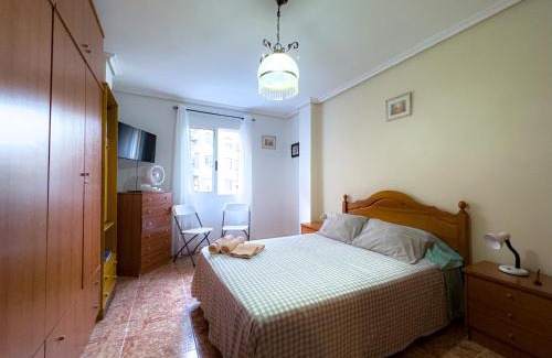 Montolivet House | Stay in Valencia: Prime Location Shared Apartment Awaits