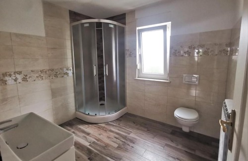 Postojna House | Discover Pet-Friendly Rooms Jurca: Highly Rated at 8.9/10