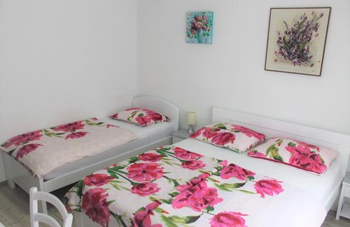 Postojna House | Discover Pet-Friendly Rooms Jurca: Highly Rated at 8.9/10