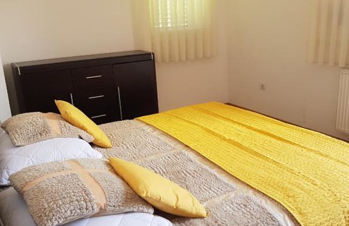 Vrlika Hotel | Pet and Child Friendly Rooms at Leda - Guest Rated 9/10