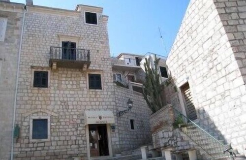 Vis Apartment | Discover Rooms Nikola: Ocean Views & Pool in Vis, Croatia