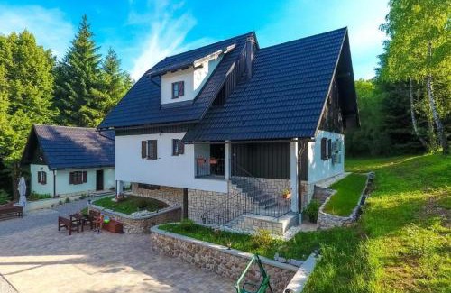 Mukinje House | Comfortable Rooms with Parking in Jezerce, Plitvice