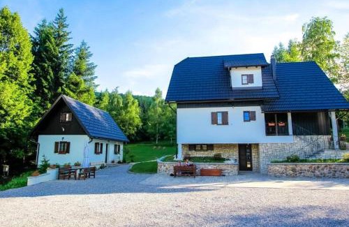 Mukinje House | Comfortable Rooms with Parking in Jezerce, Plitvice