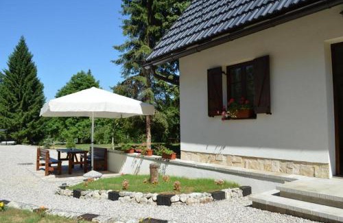 Mukinje House | Comfortable Rooms with Parking in Jezerce, Plitvice