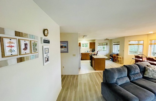 Ketchikan Apartment | Beautiful Rooms With A View and Poolside Relaxation