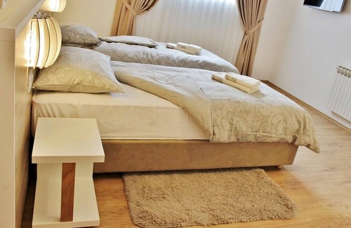 Ostarski Stanovi Apartment | Discover Rooms Zdravko with Pool & Breakfast in Croatia