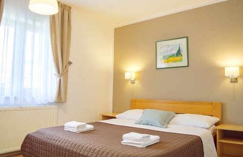 Ostarski Stanovi Apartment | Discover Rooms Zdravko: Family-Friendly Retreat in Croatia