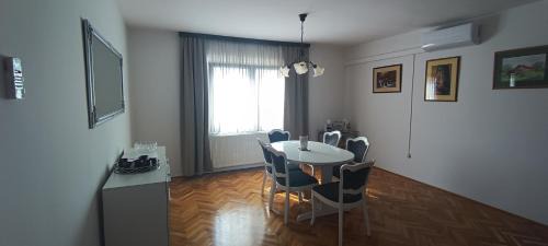Karlovac Apartment | Rooms4U