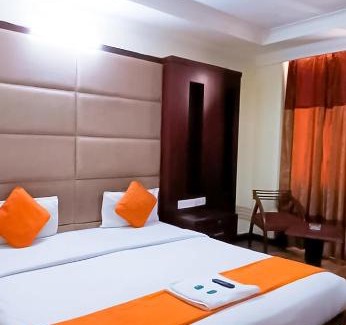 Kalkaji Hotel | Explore Roomshala 038 Imperial Inn - Nehru Enclave Stay
