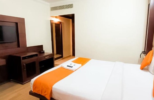 Kalkaji Hotel | Explore Roomshala 038 Imperial Inn - Nehru Enclave Stay