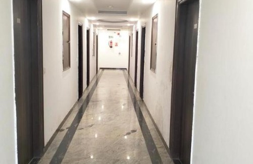 Mahipalpur Extension Hotel | Accessible Comfort at Roomshala 101 Lakshmi Residency