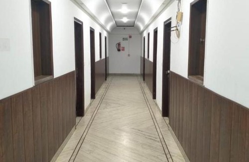 Mahipalpur Extension Hotel | Accessible Comfort at Roomshala 101 Lakshmi Residency