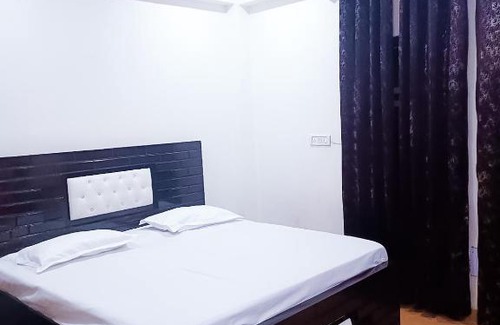 Indirapuram Hotel | Budget-Friendly Stay at Roomshala 115 Satguru Residency