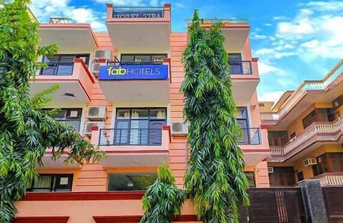 Indirapuram Hotel | Budget-Friendly Stay at Roomshala 115 Satguru Residency