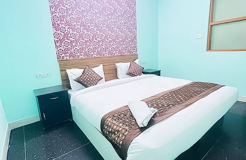 Sainik Farm Hotel | Discover Roomshala 147 KD Plazav with Breakfast Included