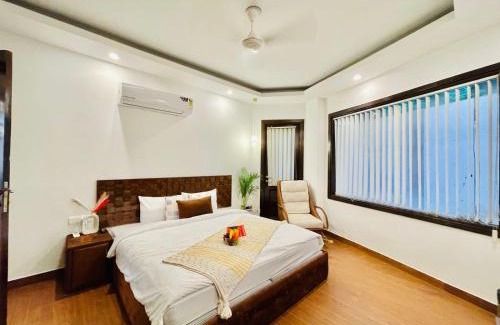 South Extension Hotel | Stylish Roomshala Studio Apartment in South Extension