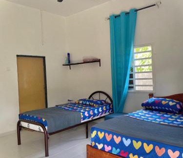 Batu Buruk House | roomstay batu buruk