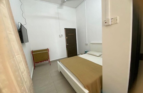 Kampung Telaga Batin Hotel | Budget-Friendly Stay at Roomstay Gemilang with Breakfast