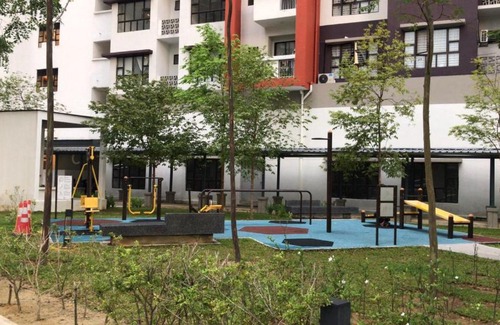 Putrajaya Bed & Breakfast | Cozy Queen Bed Roomstay for Women in Putrajaya