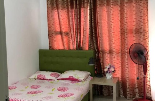 Putrajaya Bed & Breakfast | Cozy Queen Bed Roomstay for Women in Putrajaya