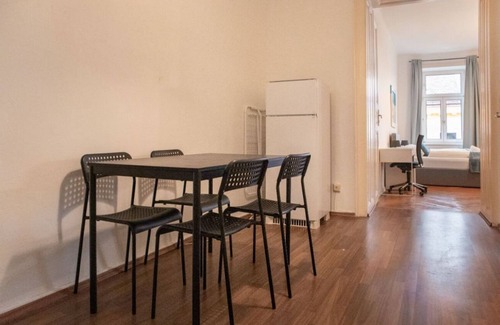Wahring Apartment | Spacious 2BR Apartment Near AKH - Ideal for Extended Stays