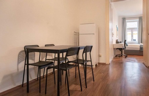 Wahring Apartment | Spacious 2BR Apartment Near AKH - Ideal for Extended Stays