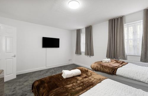 Hale Apartment | Spacious 3-Bedroom House with Child-Friendly Amenities