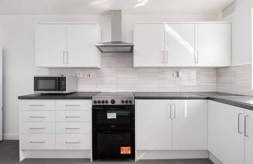 Hale Apartment | Spacious 3-Bedroom Mill Hill House with Child-Friendly Perks