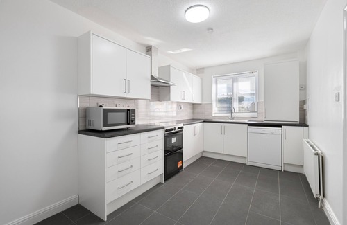 Hale Apartment | Spacious 3-Bedroom Mill Hill House with Child-Friendly Perks
