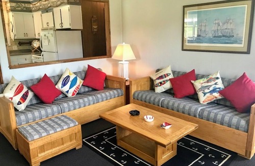 Put-in-Bay House | Spacious 4 Bedroom Island Home with Lake View & Pool