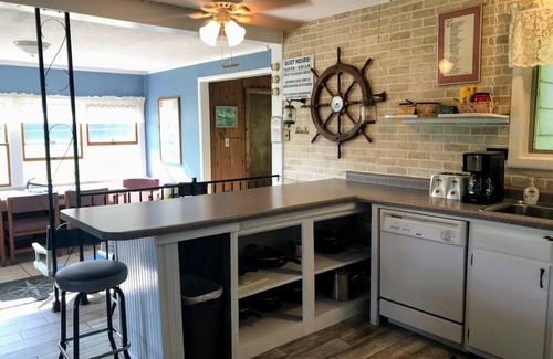 Put-in-Bay House | Spacious 4 Bedroom Island Home with Lake View & Pool