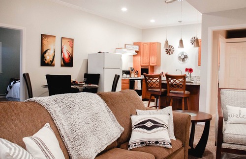 Floyd Apartment | Spacious Downtown Floyd Apartment with Breakfast Included